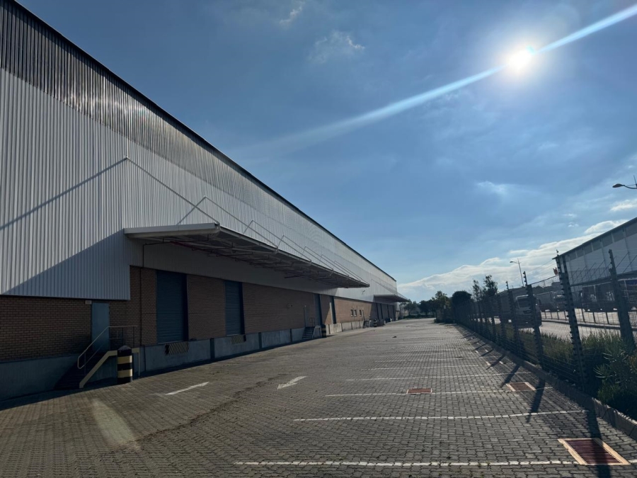 To Let Commercial Property for Rent in Gosforth Park Gauteng