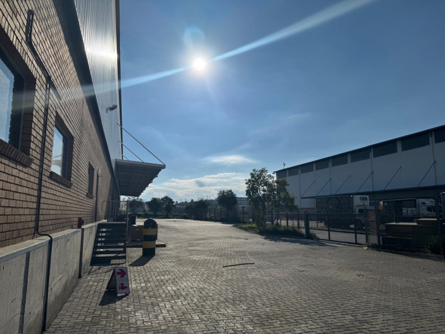 To Let Commercial Property for Rent in Gosforth Park Gauteng