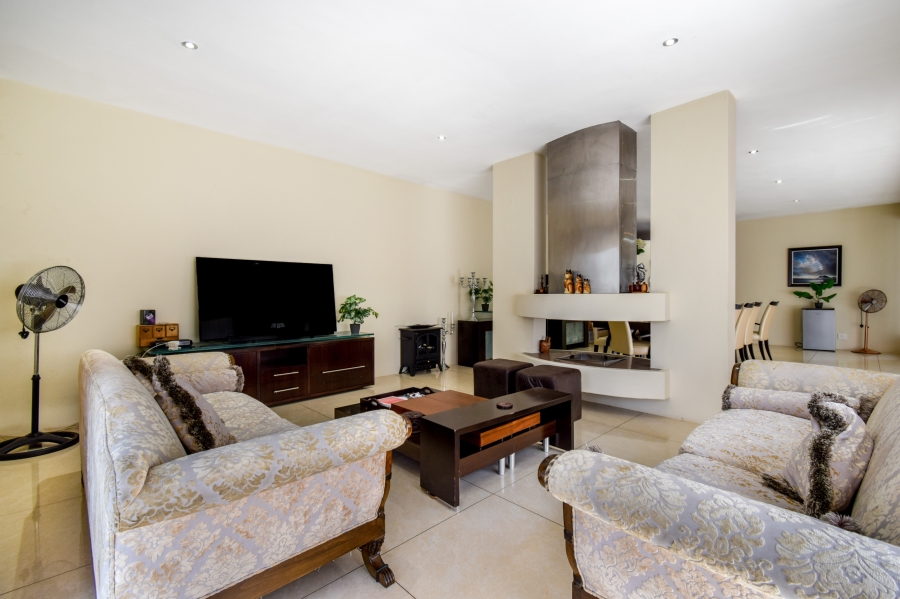 4 Bedroom Property for Sale in Silver Lakes Golf Estate Gauteng