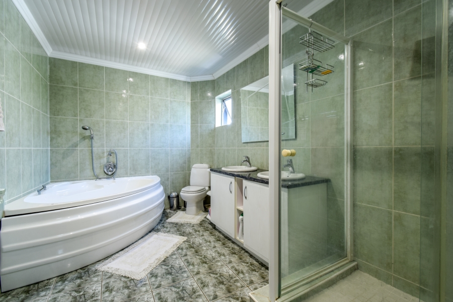 4 Bedroom Property for Sale in Silver Lakes Golf Estate Gauteng