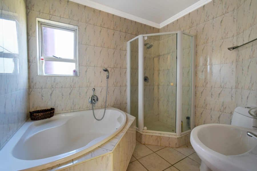 4 Bedroom Property for Sale in Silver Lakes Golf Estate Gauteng