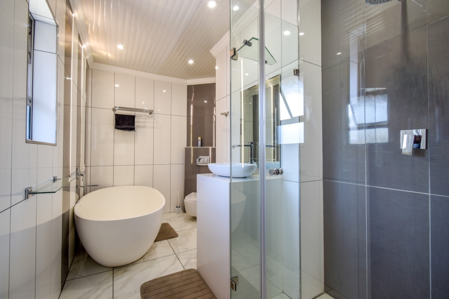 4 Bedroom Property for Sale in Silver Lakes Golf Estate Gauteng