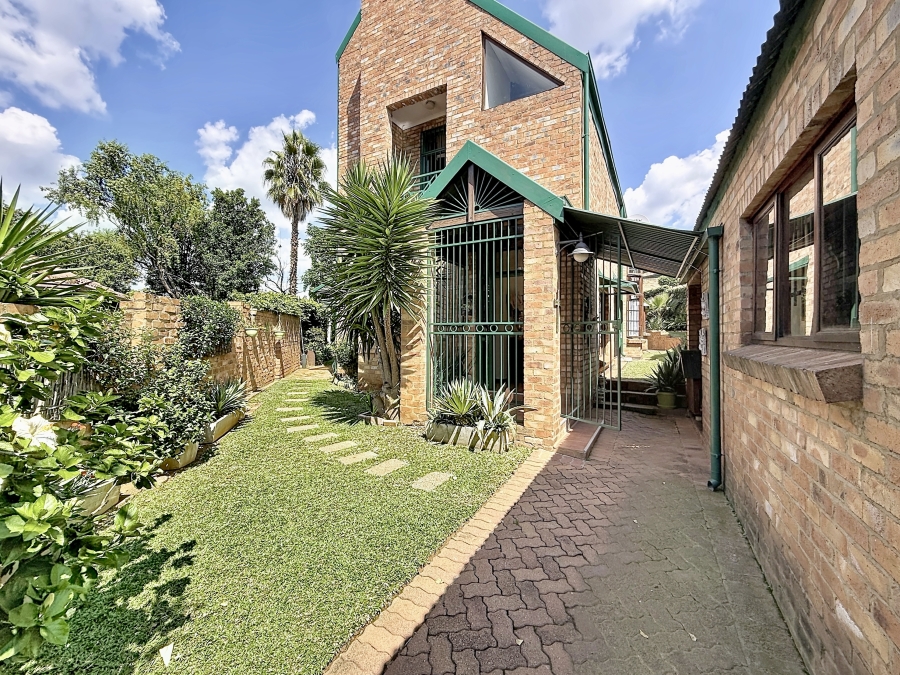 4 Bedroom Property for Sale in Moreleta Park Gauteng