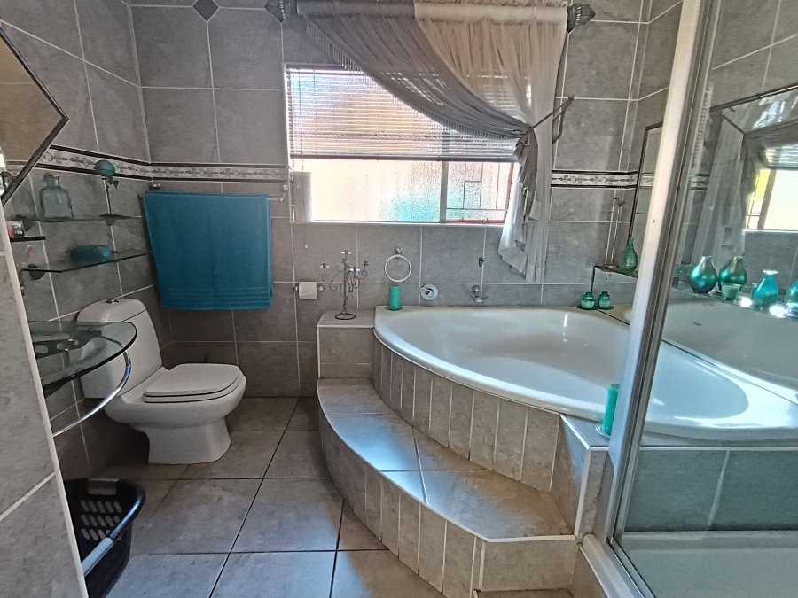 4 Bedroom Property for Sale in Sunward Park Gauteng