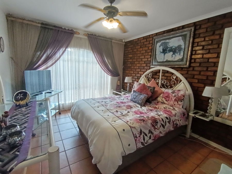 4 Bedroom Property for Sale in Sunward Park Gauteng