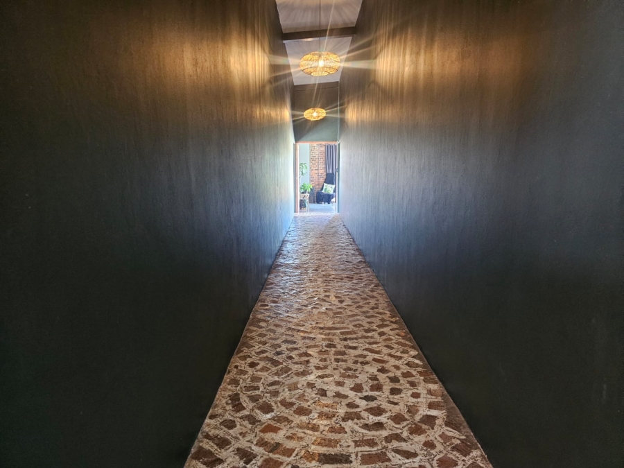 5 Bedroom Property for Sale in Blue Saddle Ranches Gauteng