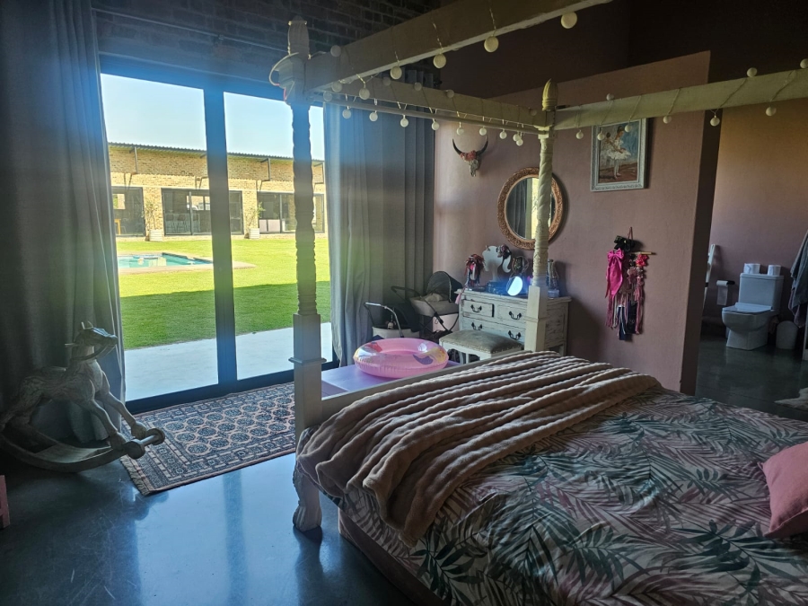 5 Bedroom Property for Sale in Blue Saddle Ranches Gauteng