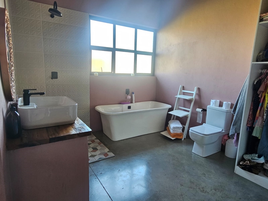 5 Bedroom Property for Sale in Blue Saddle Ranches Gauteng