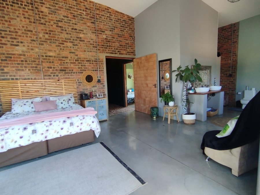 5 Bedroom Property for Sale in Blue Saddle Ranches Gauteng