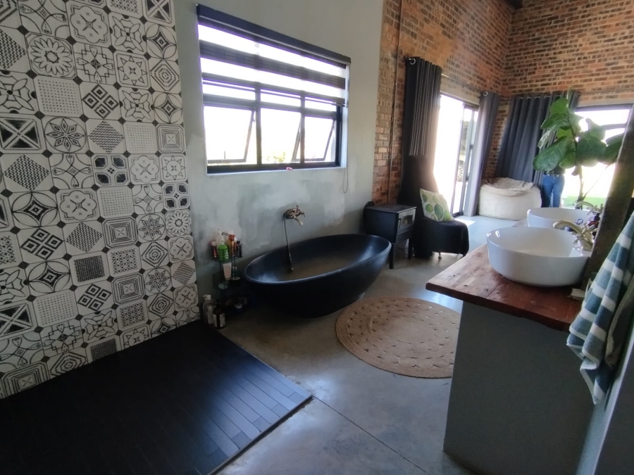 5 Bedroom Property for Sale in Blue Saddle Ranches Gauteng