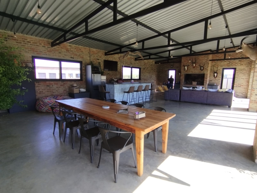 5 Bedroom Property for Sale in Blue Saddle Ranches Gauteng