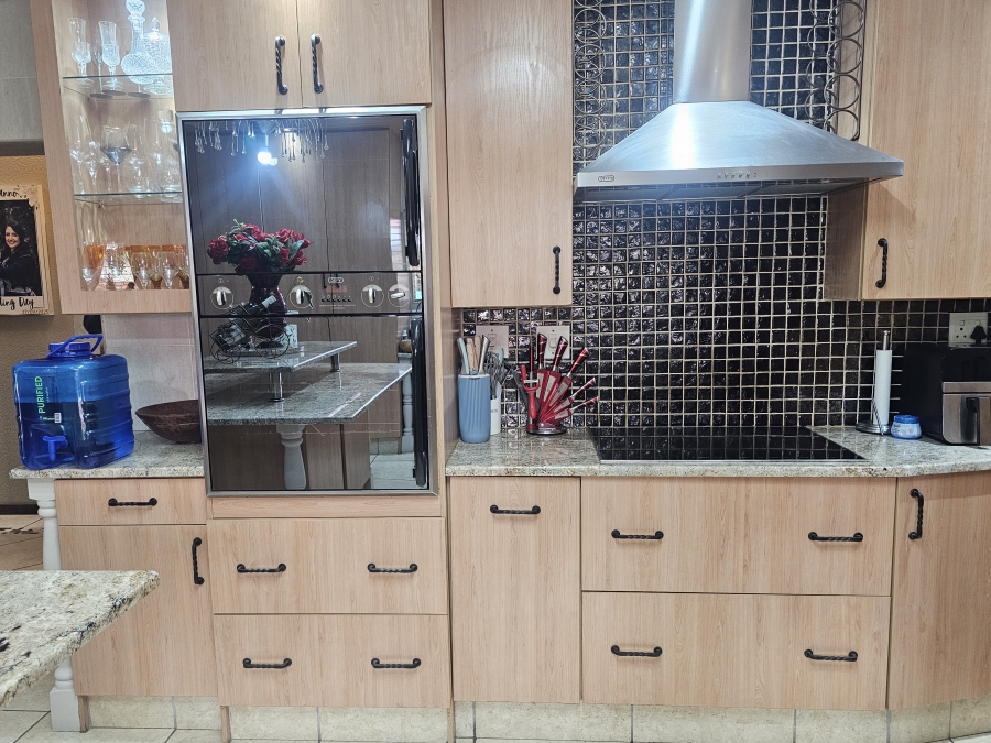 4 Bedroom Property for Sale in Brackenhurst Gauteng