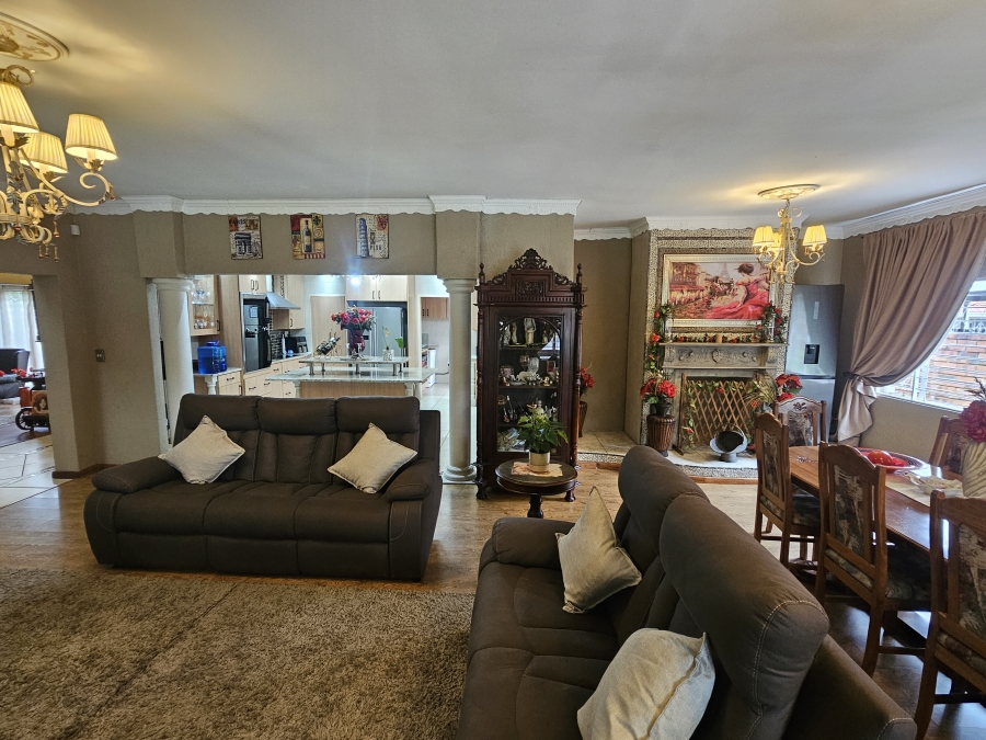 4 Bedroom Property for Sale in Brackenhurst Gauteng