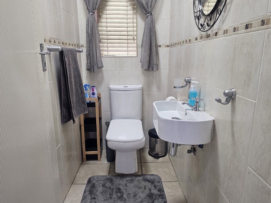 4 Bedroom Property for Sale in Brackenhurst Gauteng