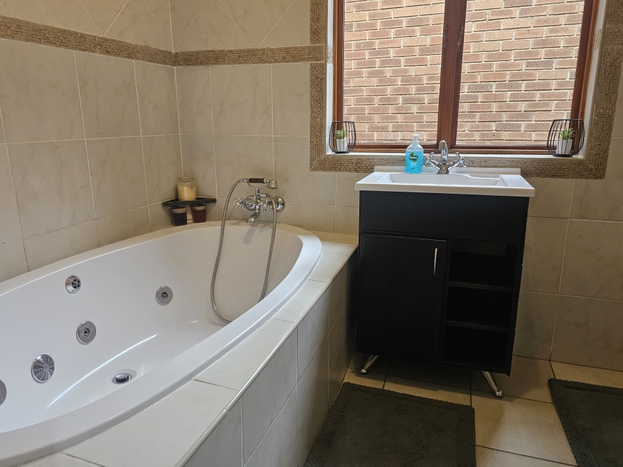 4 Bedroom Property for Sale in Brackenhurst Gauteng