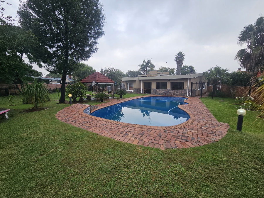 4 Bedroom Property for Sale in Brackenhurst Gauteng
