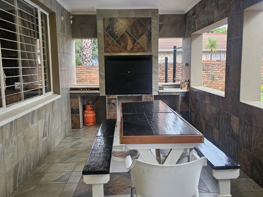 4 Bedroom Property for Sale in Brackenhurst Gauteng