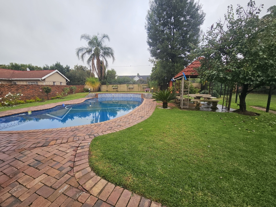 4 Bedroom Property for Sale in Brackenhurst Gauteng