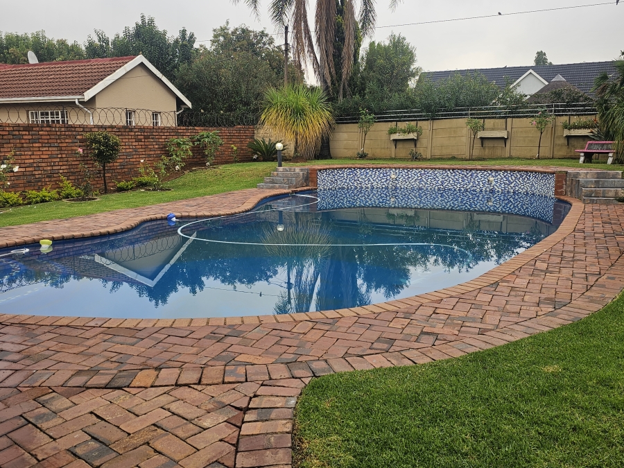 4 Bedroom Property for Sale in Brackenhurst Gauteng