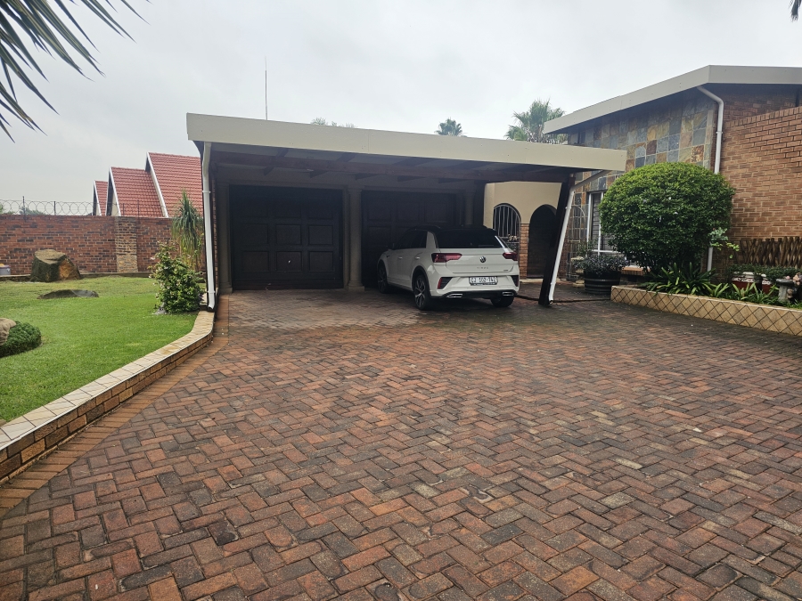 4 Bedroom Property for Sale in Brackenhurst Gauteng