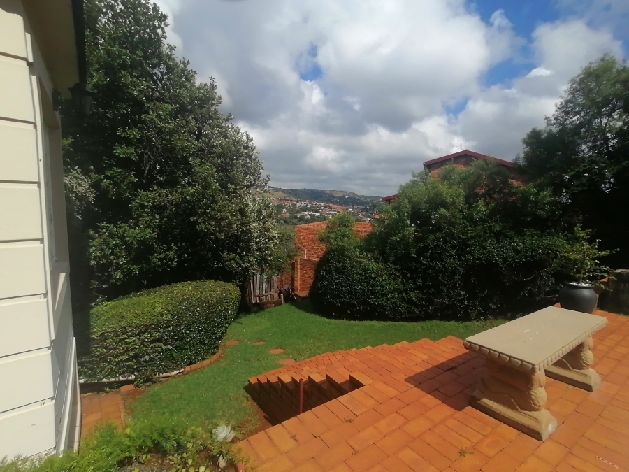 3 Bedroom Property for Sale in Roodekrans Gauteng