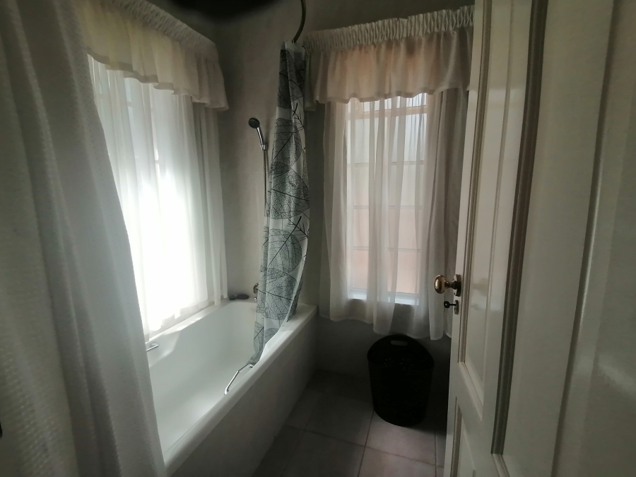 3 Bedroom Property for Sale in Roodekrans Gauteng
