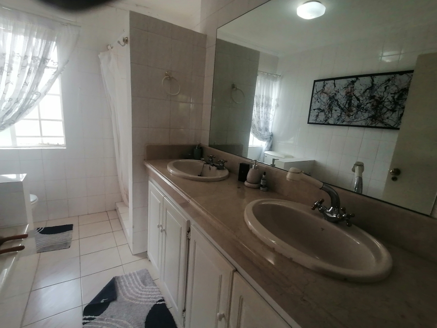 3 Bedroom Property for Sale in Roodekrans Gauteng