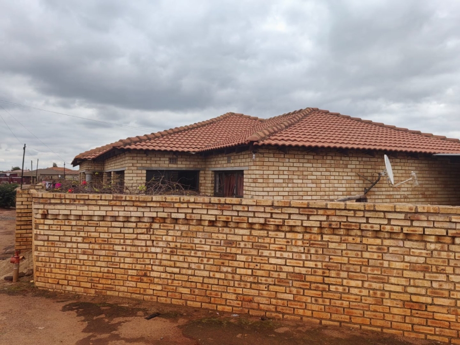 3 Bedroom Property for Sale in Simunye Gauteng