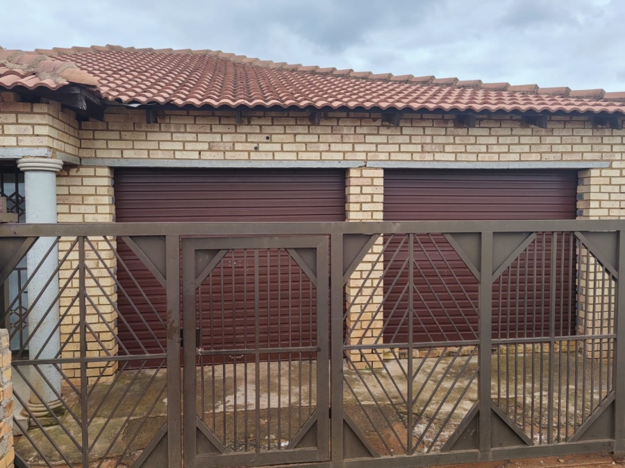 3 Bedroom Property for Sale in Simunye Gauteng