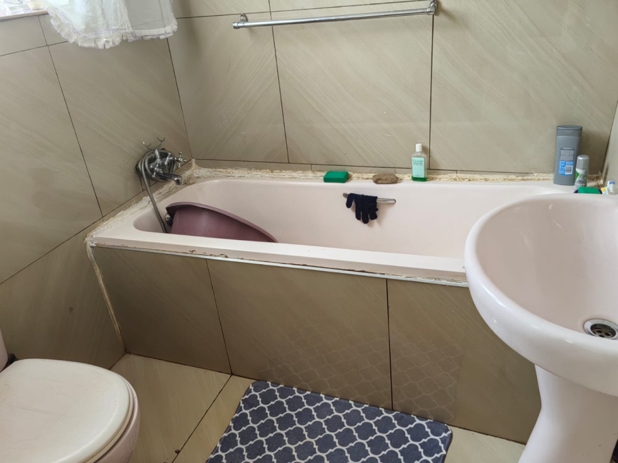 3 Bedroom Property for Sale in Simunye Gauteng