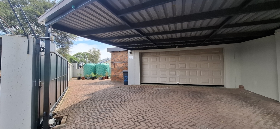 4 Bedroom Property for Sale in Noordheuwel Gauteng