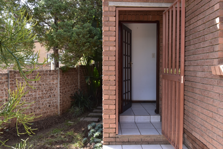 3 Bedroom Property for Sale in Radiokop Gauteng