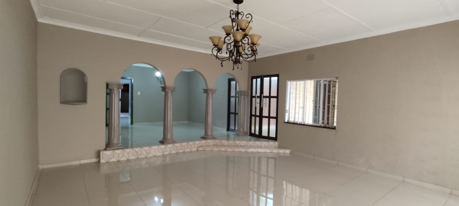10 Bedroom Property for Sale in Oberholzer Gauteng