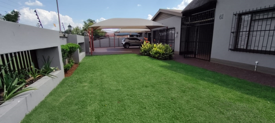 10 Bedroom Property for Sale in Oberholzer Gauteng
