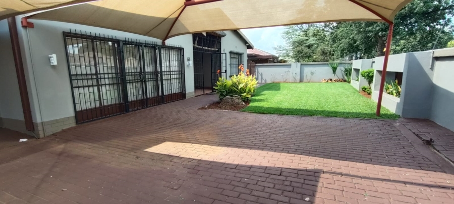10 Bedroom Property for Sale in Oberholzer Gauteng