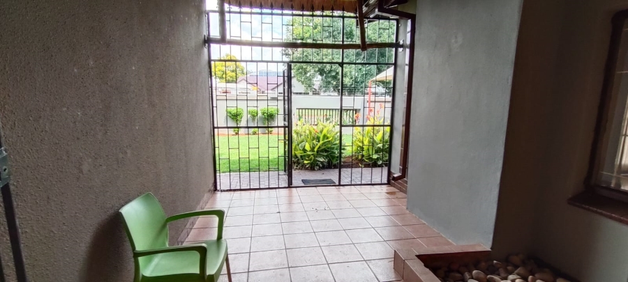 10 Bedroom Property for Sale in Oberholzer Gauteng