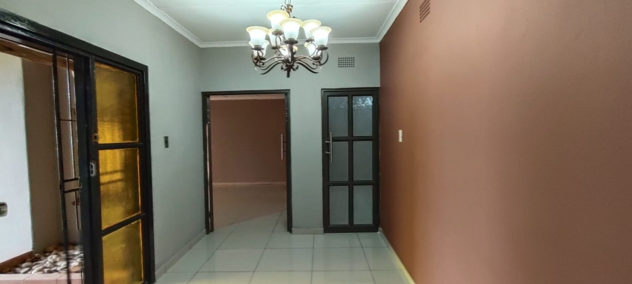 10 Bedroom Property for Sale in Oberholzer Gauteng