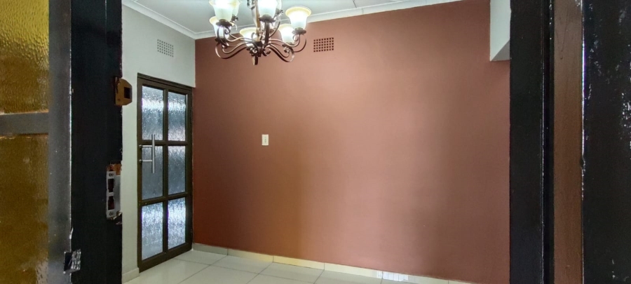 10 Bedroom Property for Sale in Oberholzer Gauteng