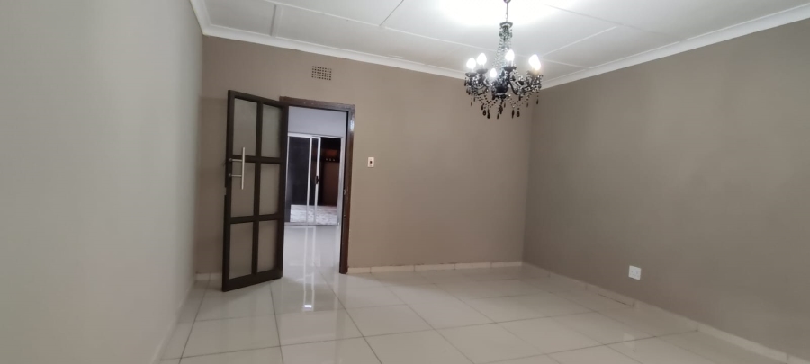 10 Bedroom Property for Sale in Oberholzer Gauteng