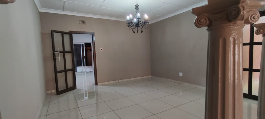 10 Bedroom Property for Sale in Oberholzer Gauteng