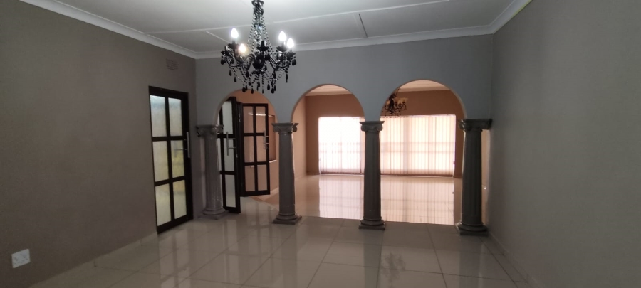 10 Bedroom Property for Sale in Oberholzer Gauteng