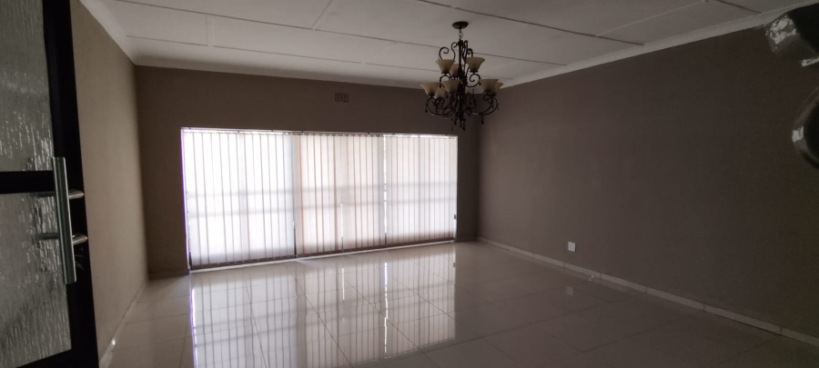 10 Bedroom Property for Sale in Oberholzer Gauteng