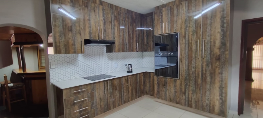 10 Bedroom Property for Sale in Oberholzer Gauteng