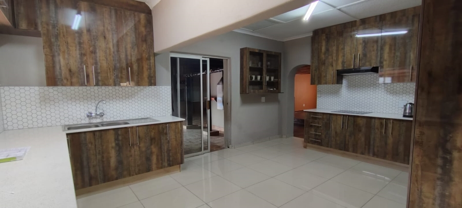 10 Bedroom Property for Sale in Oberholzer Gauteng