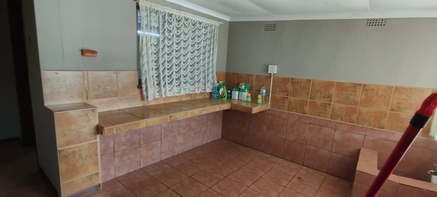 10 Bedroom Property for Sale in Oberholzer Gauteng