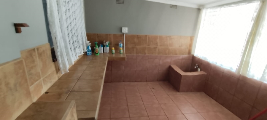 10 Bedroom Property for Sale in Oberholzer Gauteng