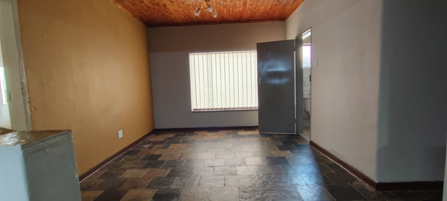 10 Bedroom Property for Sale in Oberholzer Gauteng