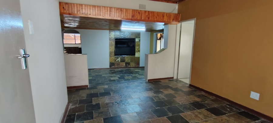 10 Bedroom Property for Sale in Oberholzer Gauteng