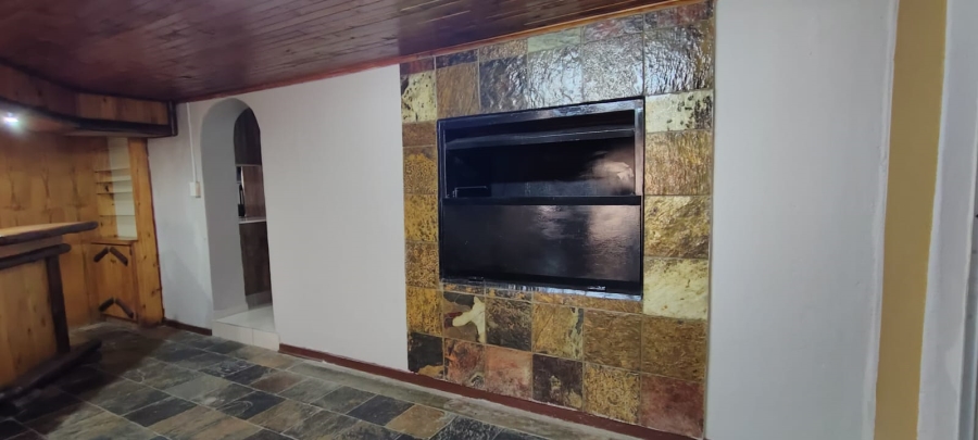 10 Bedroom Property for Sale in Oberholzer Gauteng