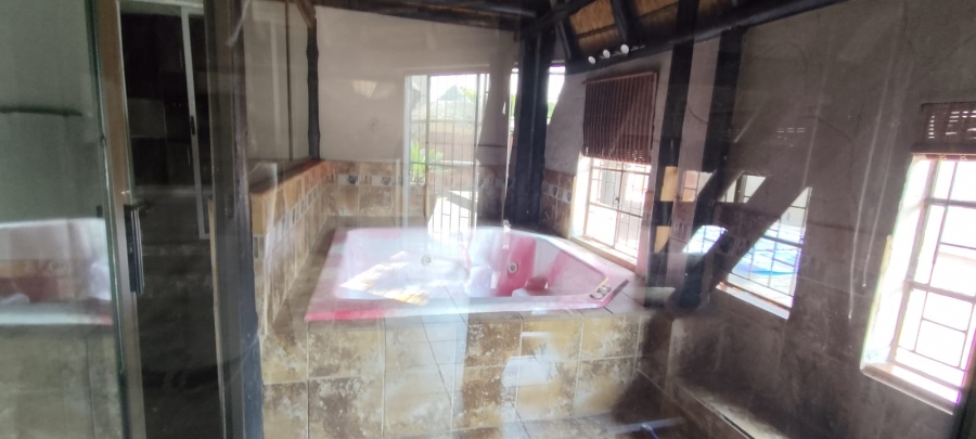 10 Bedroom Property for Sale in Oberholzer Gauteng